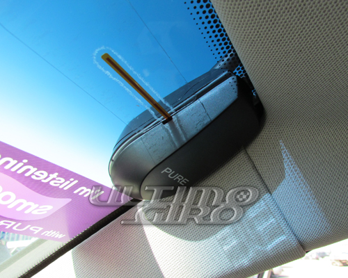 Pure Highway 300Di, particolare interno dell'antenna DAB (Digital Audio Broadcasting) montata su una Mercedes Classe A - UltimoGiro.com.jpg