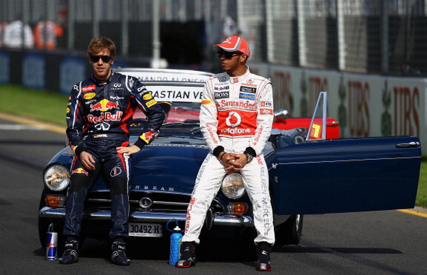 hamilton vettel gp cina hamilton penalizzato e la red bull si divide