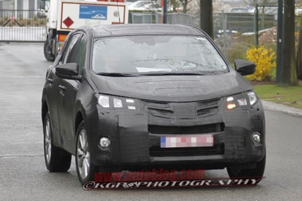 toyota rav4 foto spia