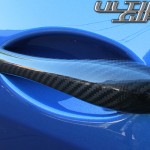 Maserati GranTurismo Sport blu sofisticato, particolare delle maniglie in fibra di carbonio - UltimoGiro.com