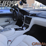 Maserati GranTurismo Sport (cambio automatico MC Auto Shift), particollare dell'abitacolo visto dal lato passeggero - UltimoGiro.com