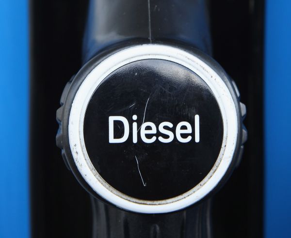 prezzi benzina picco week-end sconti