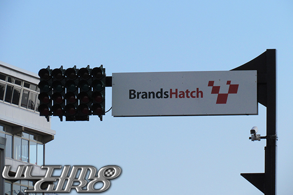 Ford, prova vetture sul circuito Indy inglese di Brands Hatch (UK- Kent), semaforo partenza - UltimoGiro