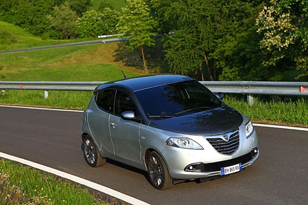 lancia ypsilon ecochic metano prevendite