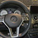 Mercedes CLA, stella ribelle in passerella a Milano Moda Donna 2013 (particolare posto di guida) - UltimoGiro.com