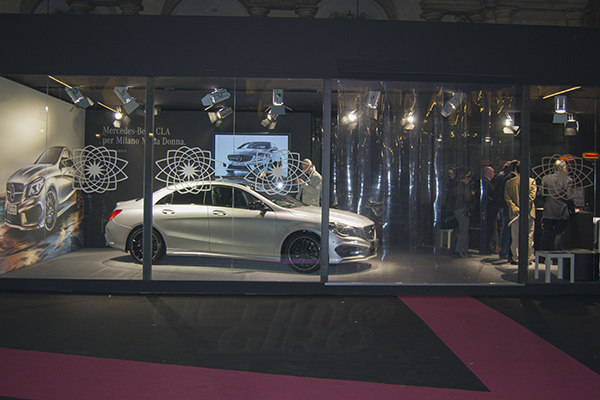 Mercedes CLA, stella ribelle in passerella a Milano Moda Donna 2013 (stand a Palazzo Giureconsulti) - UltimoGiro.com