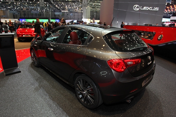 alfa romeo giulietta sportiva foto salone ginevra 2013