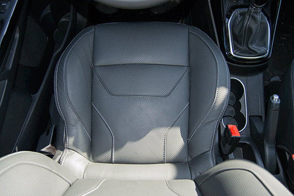 Nuova Ford B-MAX, particolare del sedile riscaldato - UltimoGiro.com