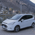 Nuova Ford B-MAX, vista angolare durante la prova su strade di montagna (01) - UltimoGiro.com