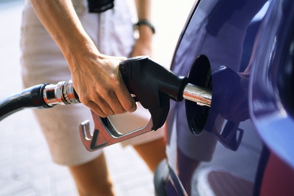 prezzo benzina nuovi rialzi