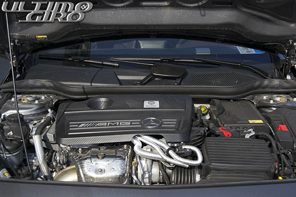 Mercedes Benz Classe A 45 AMG, particolare motore 2 litri 4 cilindri 360 CV - UltimoGiro.com