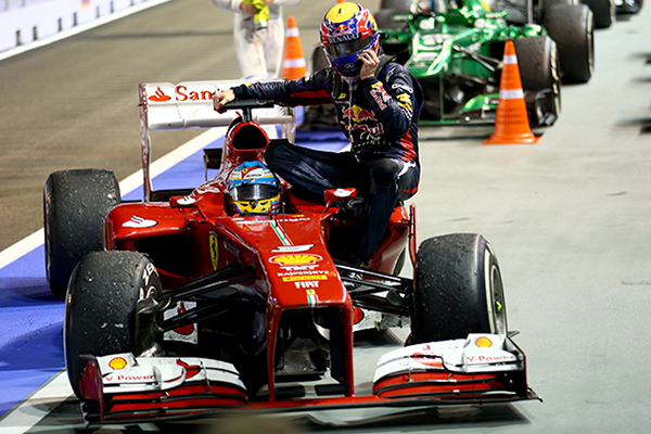 GP Singapore 2013, Alonso da un passaggio a Webber - UltimoGiro.com