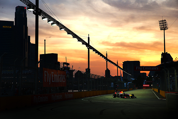 Qualifiche GP Singapore 2013, pole position dell’inattaccabile Sebastian Vettel (tracciato al tramonto) - UltimoGiro.com