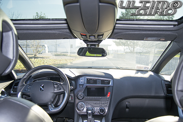 Citroën DS5, il test drive di UltimoGiro (zona anteriore abitacolo) - UltimoGiro.com
